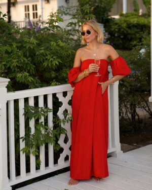 Emily Tierney Instagram - It’s giving ‘honeymoon’… Where did you go for yours? If you’re planning one I think @sugarbeachviceroy might just be the most romantic place on earth 💫❤️ Linen dress of dreams linked in stories 

📍 @sugarbeachviceroy a d / p r invite

📷 @samjedwards