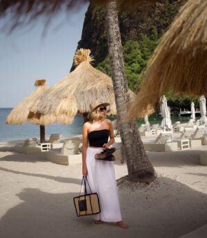 Emily Tierney Instagram - Gave up on waiting for British summer to arrive and hopped on a plane to paradise @sugarbeachviceroy 🌴 

📍 @sugarbeachviceroy A D / P R 

#sugarbeach #sugarbeachviceroy #viceroy #beautifuldestinations #saintlucia

📷 @samjedwards