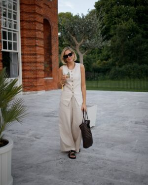 Emily Tierney Instagram - Summer at the palace ✨ Shoulda worn my Bridgerton dress but I just love a linen co-ord. Linked it on stories. Happy Friday!