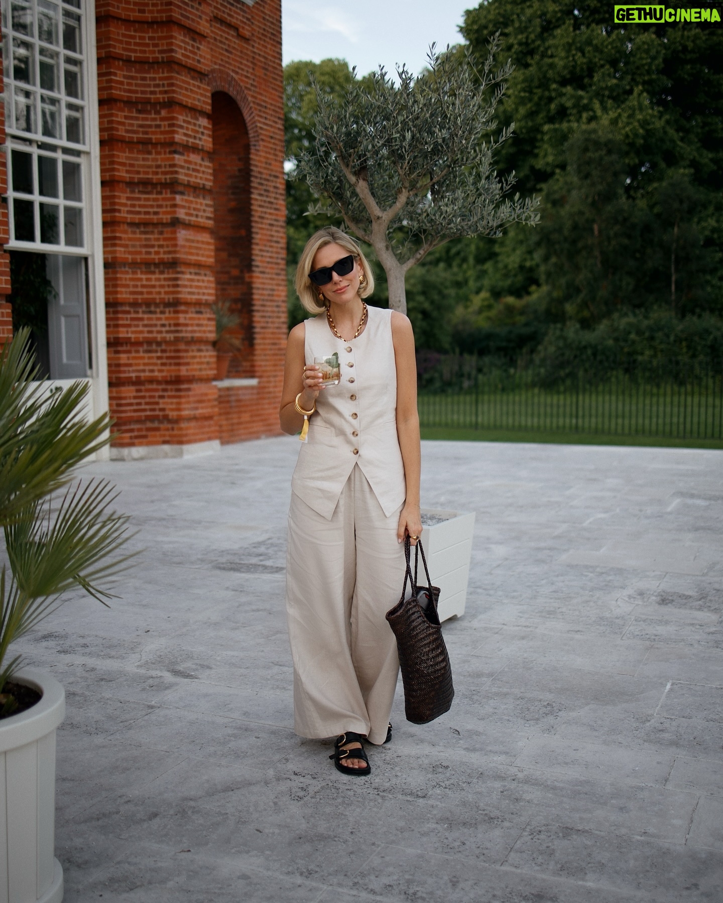 Emily Tierney - 3 Likes - Summer at the palace ✨ Shoulda worn my Bridgerton dress but I just love a linen co-ord. Linked it on stories. Happy Friday!