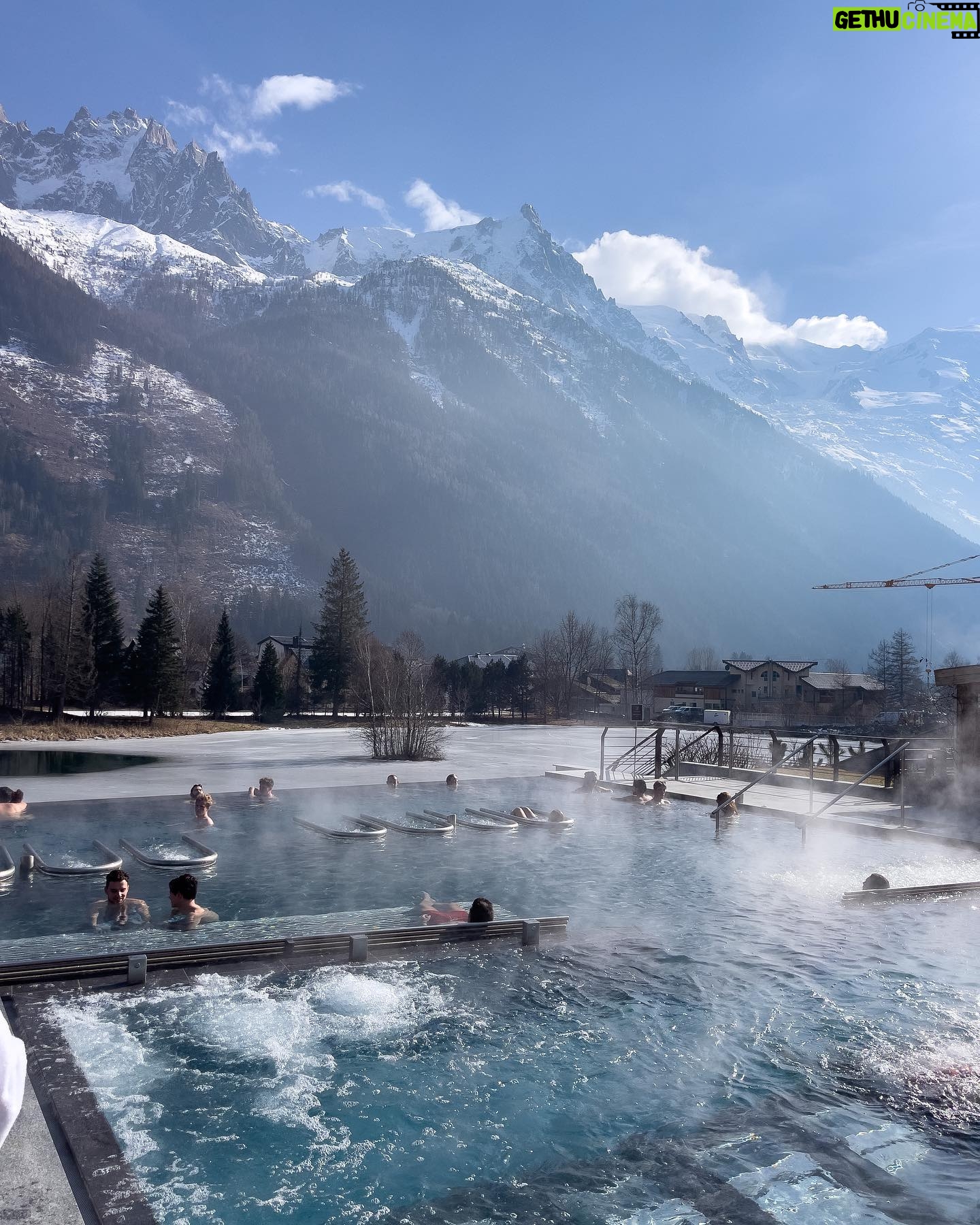Emily Tierney - 3.2K Likes - Ski or spa? Will ski if there’s a beautiful spa at the end of it 🏔️🧖🏼♀️⛷️
Swimsuit - @cossieandco
Spa - @qcterme
*PR