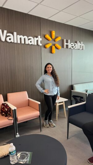 Emily Alexandra Guglielmo Instagram - 🎬 Fun shoot with @walmart for their Walmart Health launch 

✅ Thank you @slatemodels for booking me! 

@ninaelliecoco was my daughter in the shoot 

#slate #slatemodels #walmartcommercial #floridaactor #nationalcommercial #walmarthealth