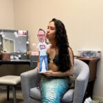 Emily Alexandra Guglielmo Instagram - It's #teenagekraken day!✨🦑 To celebrate, @emilyguglielmo stopped by the set!🧜‍♀️ New episode out now!🤩 #teenagekrakenmovie #mermaid #mermaidlife #americanmermaid #tvshow #trivia #mermaidvibes #fridaymood #dailyflash #interview