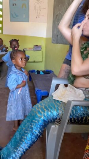 Emily Alexandra Guglielmo Instagram - Can’t walk! I’m a mermaid 🧜‍♀️ Worth it to see the children’s smiles and hear their laughter 🥹 during the @supportingwater 💧 mission in Mombasa, Kenya. #cleanwaterforall #bringjoy