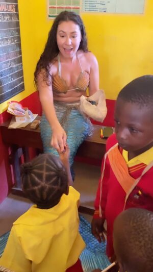 Emily Alexandra Guglielmo Instagram - 🇿🇦 Filled my heart with joy bringing The Mermaid Experience to Africa ! 

🧜🏻‍♀️ These children had NEVER seen a mermaid before ~ 

💦 What a blessing to be able to promote water safety & hygiene to Mombasa & Niarobi 

💧Huge Thanks to @waterislife for being our partner in  making this dream come true 

#niarobi #africa #mombasa #supportingwater #waterislife #themermaidexperiance #thefloridamermaid #theamericanmermaid #themombasamermaid