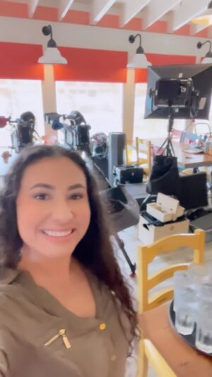 Emily Alexandra Guglielmo Instagram - 🎥 another one in the books ~ 

🎬 @bahamabreezeislandgrille 

💄 @emilyalexandracosmetics 

✔️ Thank you @frontrunnercasting for booking me 

#bahamabreeze #frontrunnercasting #frontrunner #actor #commercial #orlando