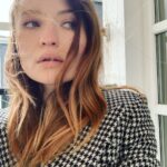 Emily Browning Instagram – Round Two: Me n all my mates in Paris… I think maybe I’m getting better at the earnest selfie/outfit picture thing… right? 
LOOK HOW SERIOUSLY I’M TAKING MYSELF PLEASE BE KIND TO ME! 💖💖💖 to the Paris Village: 
@karlawelchstylist @bobscott200 #sebastianlecorroller