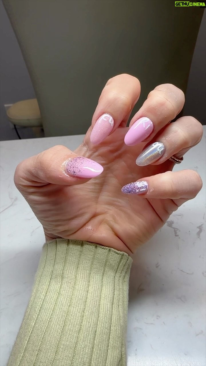 Emily Calandrelli Instagram - Leaving for my book tour!!!!! π This is also the first time Iβve gotten my nails done in 5 years π it feels so nice to have π
π» again!!!! I feel so girlie pop. I love that so many kids will watch me sign my SCIENCE book with sparkly pink STAY CURIOUS NAILS. How cool is that? Saturn sweatshirt from Etsy :) πͺ Launching into the most epic week of my life in 3β¦.2β¦.1β¦.π