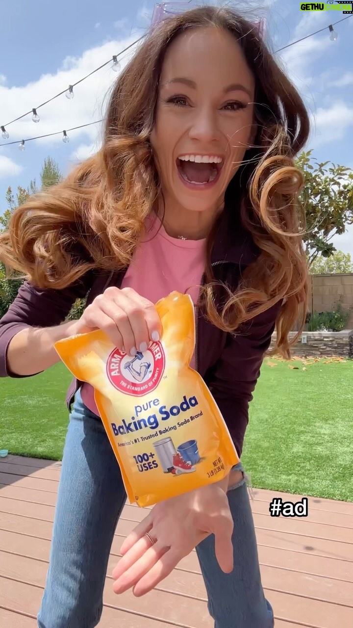 Emily Calandrelli Instagram - #Ad I’m so excited to share with you that I’m the newest #ArmAndHammerPartner! Together we can spark curiosity around STEAM through DIY experiments with @ArmAndHammer Baking Soda and show kids that they can reach for futures brighter than the stars. ✨ I’ll be headed to Odyssey of the Mind Worlds (@Odyssey_HQ) in Ames, Iowa this week where together, we’ll help launch the dreams of the next generation! See you on Thursday!