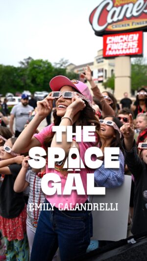 Emily Calandrelli Instagram - When the sun takes a break, @thespacegal steals the spotlight!
 🌕🌖🌗🌘🌑🌒🌓🌓🌔
Thanks @thespacegal for teaching us all about the solar eclipse. See you in 20 Years for the next one!