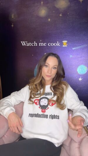 Emily Calandrelli Instagram - Watch me cook 😉🧑‍🍳