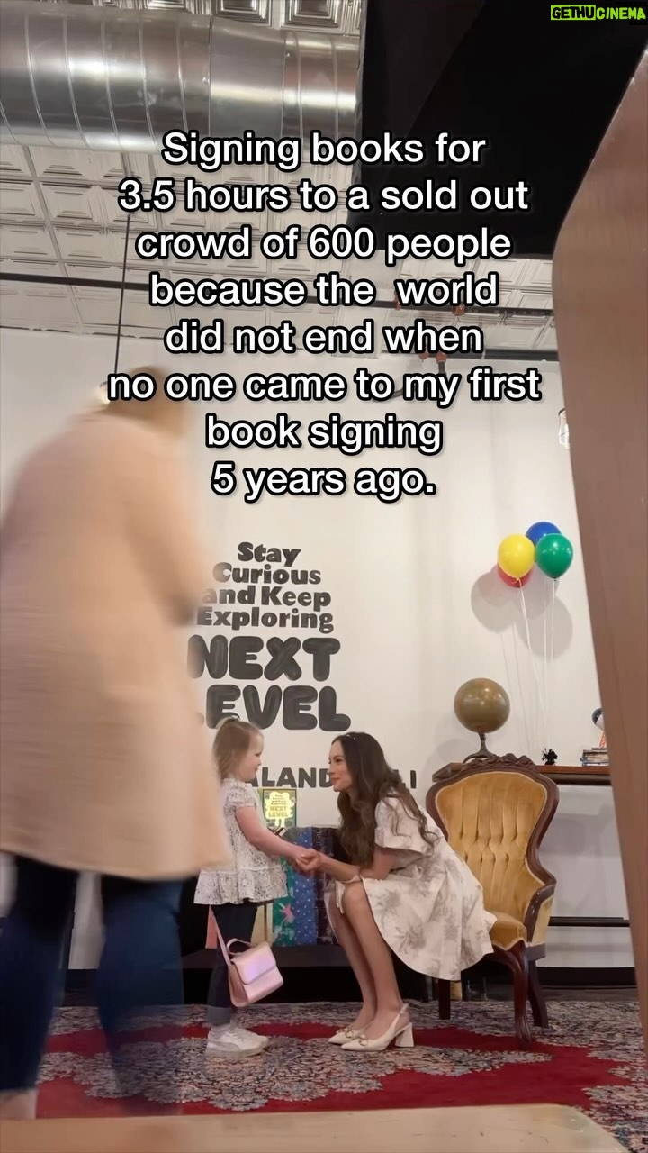 Emily Calandrelli Instagram - I desperately wish I could go back and tell her 🥺 5 years ago I had my very first book signing in New York City. I was so excited and so nervous! They ordered stacks and stacks of books. I walked in, sat at the table behind the books and waited. And waited. And waited. And save for a couple of friends who knew me from home - not a single person came. Not a single one. I was so embarrassed. Embarrassed that I had assumed people would come. Embarrassed that I had wasted the bookstore’s time. Embarrassed that I was trying to be an author and seemingly failing at it. But the world does not end when we fail. Because today, 5 years later, I’m bopping from city to city - signing books for hours on end, meeting hundreds of kids (little scientists!) at each and every stop. Grateful to my publisher, to my team and most importantly to all of YOU for making this tour a reality! Sold out crowd in SEATTLE tonight - see you soon!
