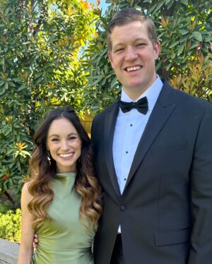 Emily Calandrelli Instagram - A black tie affair at a real life Bridgerton-level wedding. 

We had to piece together childcare to make it work so that we could both come and we’re so grateful to family and caretakers who all came together to allow us to experience this beautiful wedding. 

Congratulations to the most beautiful couple @mack_harper_ 👰🏼‍♀️ and @f.h.mcgregor 🤵🏻‍♂️