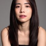 Emily Chan Instagram – 生日的前一晚，忽然覺得很珍惜這段時間的生活。​

「接受自己」是前幾年就開始的課題。就算不斷提醒，有的時候還是會自我懷疑，也會擔心沒有辦法成為當初想要成為的大人。​

看著小時候的照片和現在相比，同一張臉被時光畫過幾筆之後，多了一些不熟悉的痕跡，但都是時光留下的禮物✨​
​
無論是快樂/生氣/氣餒/委屈的那些片刻，​都不要忘了，這些都都是我，是完整的自己。🤍​

IT Cosmetics CC  Cream 適合各個年齡層，膚色以及膚質，他們與皮膚專科和整形外科醫生共同研發，讓我們在所有的時光裡喜歡每一面的自己。​

@itcosmetics #itcosmeticsMY #ITisME