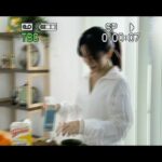 Emily Chan Instagram – 昨天跟朋友聊起，人總愛說生活要順勢而為，但是⋯我們真的能做到嗎？

生活裡多的是不可控的事情，那些能把握和不能把握的，都教會我們無論放開或緊握，都會有收穫。最近睡前都會跟自己說：「you did well today, let’s rest and pick it up again tmr morning」 雖然只是短短一句，但是隔天醒來的時候，會覺得對世界又充滿了好奇。

「一起來看看新的挑戰是什麼？」每天早上都對自己說，讓身體和腦袋都準備好。

我喜歡充滿可能的生活，對於日常飲食也一樣。Nestle Goodness Oat 與 Nestle Goodness Almond & Oat，不僅僅是燕麥奶，純飲或是製成冰沙，搭配咖啡或茶皆美味。它無人工香料，無乳糖，無糖創作，讓健康無負擔，並充滿各種可能。

Made with #NestleGoodnes @nestle.malaysia 🌞