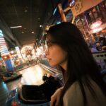 Emily Chan Instagram - 又長一歲了 小學的時候老師要我們寫「我的志願」 我說 我的志願是要長成一棵樹 想要變成外婆家外的那棵芒果樹 芒果樹上有一個樹屋 每次最多只能坐兩個人 表姊妹們只好輪流上去玩 那時候一直希望芒果樹再高大一些就好了 那就可以建個大一點的樹屋 大家一起上去玩 誰也不會落單 如果以後還可以長成一棵樹 希望長智慧 希望長健康 希望身邊的人們心裡都長出一朵花 希望長得高大一點 蓋一個大樹屋讓我愛的人都住進來 🌳🤍 謝謝大家的祝福 🎂 #embirthday
