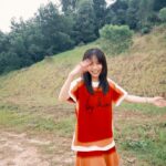 Emily Chan Instagram - 年初一 ：攝影師老爸模式啟動👨🏻🧧 今天敘舊，朋友說“在我們眼中的姊姊現在都變成阿姨了。” 我說：“我們自己也變成阿姨了。” 已經開始不敢理直氣壯地領紅包， 應付“什麼時候輪到你派？”之後，只好多說幾句祝福語，讓自己沒那麼心虛。 領得最不心虛的，大概就是爸媽的紅包了。 如果可以，想要永遠都收到他們的紅包。 初一快樂！ 祝大家成龍成鳳 #yearofdragon #2024 #大年初一