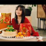 Emily Chan Instagram - 如果有體力，就不用浪費腦力 😏 體力腦力都有了，還可以變美麗！ 金光閃閃的金龍報喜限量禮盒， 內有燕窩和雞精，讓大家新年變漂亮✨ BRANDS到福到，讓你兩樣都滿缸， 活力滿滿，新年順順對抗各種突發狀況！ Brands 快提升活力，一切順順利利！ #BRANDS到福到 #BRANDS活力滿滿新年順順 #BRANDSESSENCEOFCHICKEN