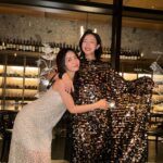 Emily Chan Instagram - @gojojojojogoh 是個神奇的女子。 那些看似用不完的能量，大概是來自一直燒得紅紅火火的靈魂， 希望這世界也能延綿不絕地給你溫暖。 生日快樂 繼續閃閃發亮✨ #happybirthday #bling
