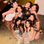 Emily Chan Instagram - @gojojojojogoh 是個神奇的女子。 那些看似用不完的能量，大概是來自一直燒得紅紅火火的靈魂， 希望這世界也能延綿不絕地給你溫暖。 生日快樂 繼續閃閃發亮✨ #happybirthday #bling