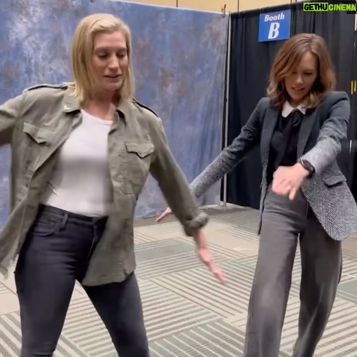Emily Swallow - 13.3K Likes - Some of my fave moments from @fanexposf:
- exposing the realities of how Bo and The Armorer spend their time now that peace reigns on Mandalore
- prom photos with Carl
- amazing Armorer and Bo Katan cosplay, including Bo KaPeep π
- Fangirling over Tem, Daniel and Vivien
- a happy smile on my face because @officialcarlyking moderated such an awesome panel
What an incredible weekend! Thank you everyone for your beautiful welcome. See you next time!
#thisistheway #fanexpo #comiccon #floss #emilyswallow #kateesackhoff #carlweathers #temuramorrison #daniellogan #vivienlyrablair #cosplay #bokatan #thearmorer #themandalorian
