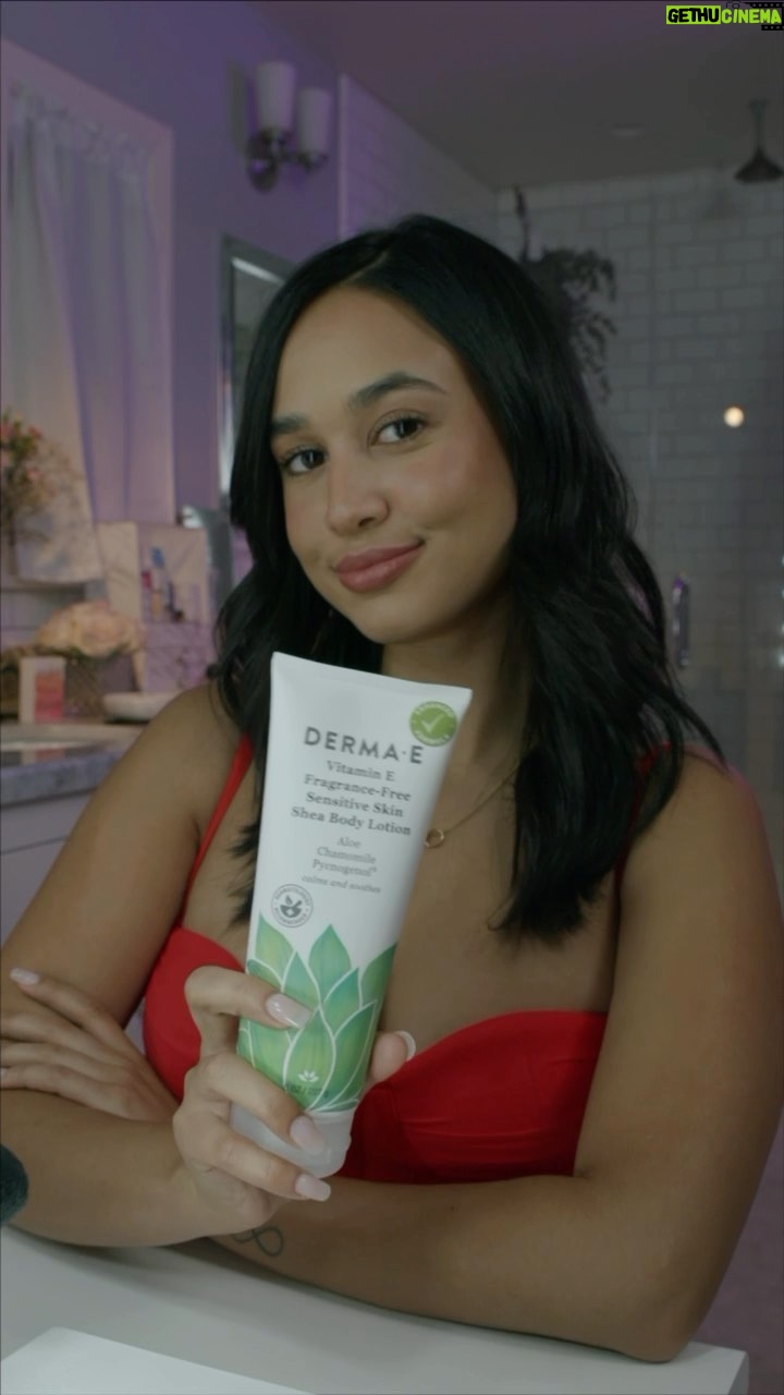 Emily Tosta Instagram - getting ready for date night🥰 @dermae 🎥 @wikicreativo