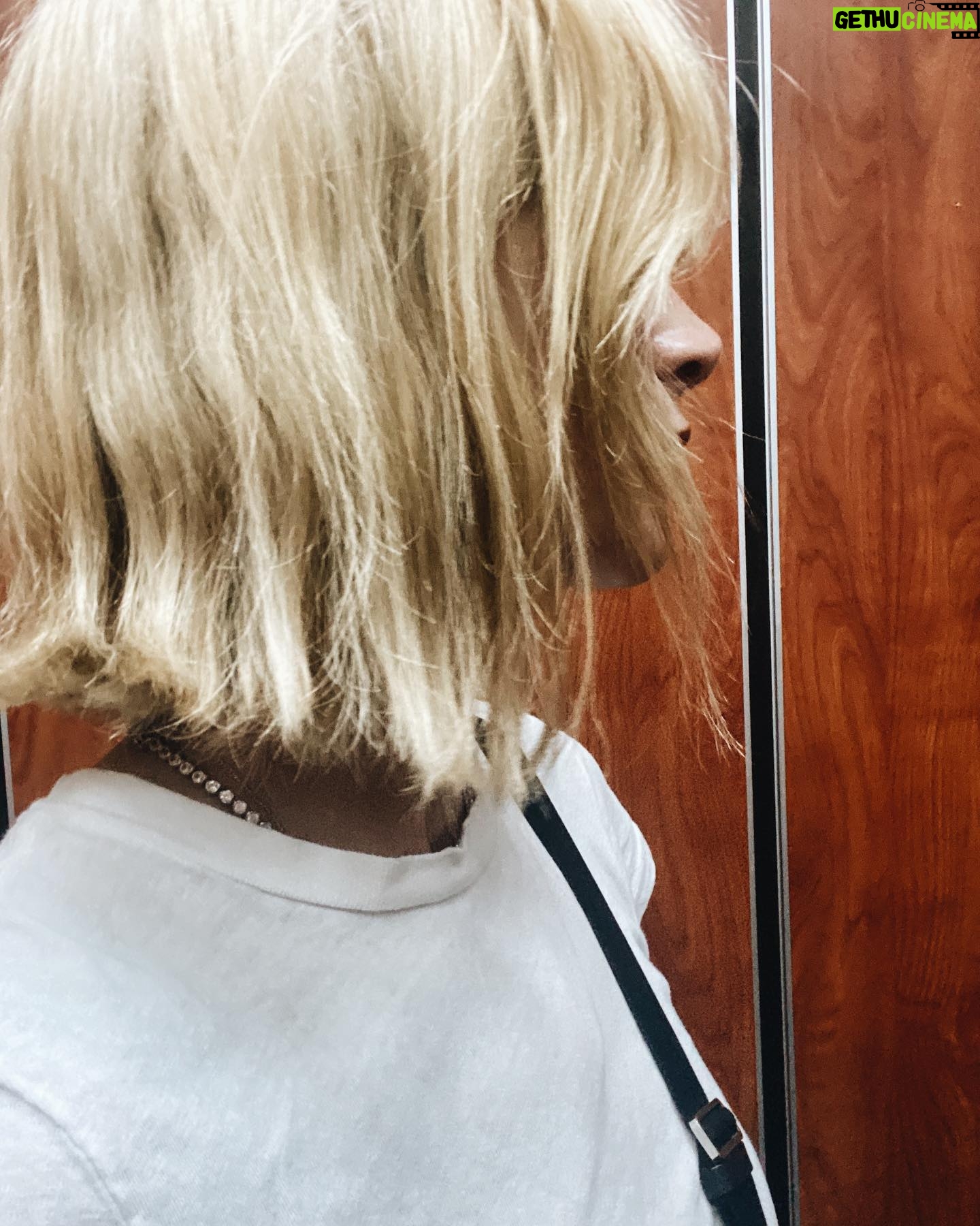 Emily Wickersham Instagram - Feeling faster already @ashleyjavierhair