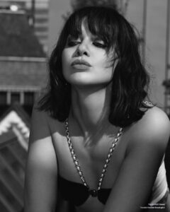 Actress Emma Appleton HD Instagram Photos and Wallpapers September 2022