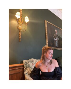 Emma Appleton Instagram - Week 1
Big shout out to @merrionhotel for being the hosts with the mosts and having  dreamy interior decor ✨