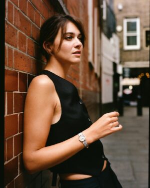 Emma Appleton Instagram - Ready for the long weekend with @OMEGA in sunny London #OMEGAMychoice #OMEGATresor

Photographer - @lilybw 
Make up - @ginakanemakeup 
Hair - @georgenorthwood 
Styling - @chercoulter