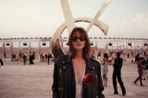 Emma Appleton Instagram - I genuinely can’t express how magical and transportive this experience was. Thank you @ysl @anthonyvaccarello
📸- @sofiamalamute