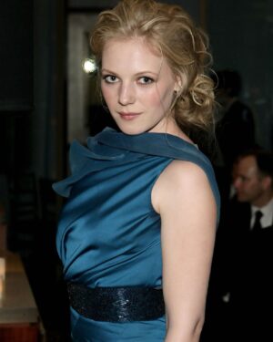 Emma Bell Instagram - In the spirit of award season and the fact that @highheelprncess struck again this year with some INCREDIBLE looks on the red carpet. Here’s a throwback to when she graced me with her talent and I felt like a princess at the Globes!