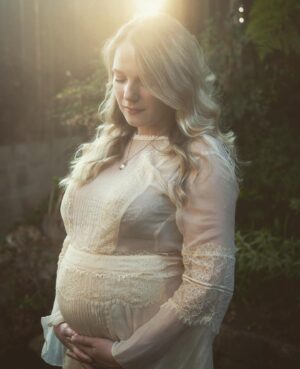 Emma Bell Instagram - Pregnancy is a wild ride but it’s just a glimpse of what’s to come. I’m missing my pregnant body right now. When I was pregnant I counted down the days till she was here instead of inside me, now that she’s arrived I’m grieving the loss of this beautiful transition our female bodies are capable of. 

Thank you to @stephenborasch for capturing the moody magic of being 6 months pregnant. ✨