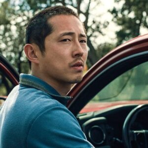 Emma Bell Instagram - So proud of my bud @steveyeun for his VERY DESERVED win(S) at all the awards this year. You’ve come such a long way since our hot Atlanta days! ❤️🥇