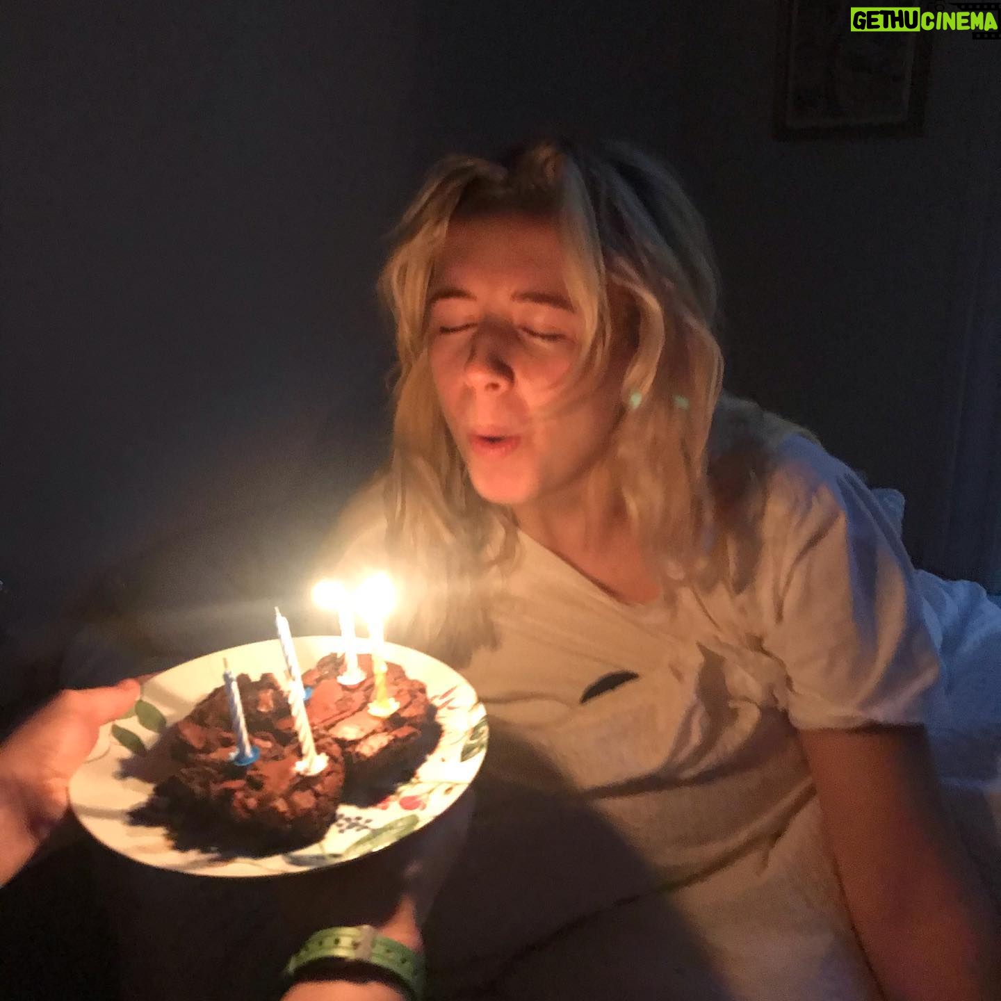 Emma Bones - 2.4K Likes - Verdens beste Nora hadd bursdag i går💜🥳 FØRSTE BURSDAG I KOLLEKTIVET