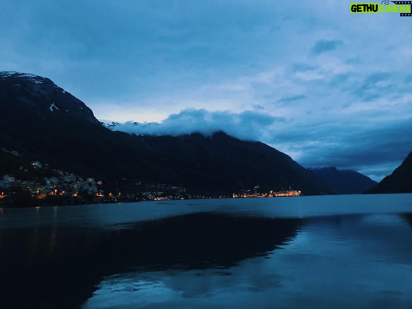 Emma Bones - 1.6K Likes - Odda, kl. 03.44