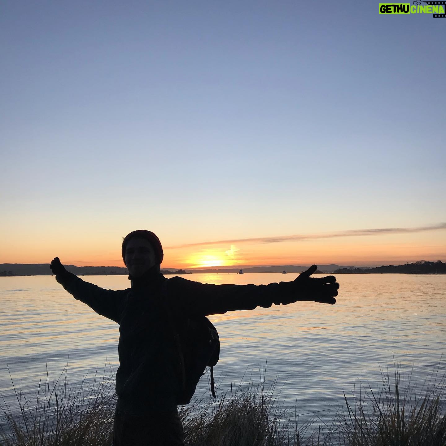 Emma Bones - 2.6K Likes - 🌅🌅🌅💙💙💚💛🧡💚💙💛💚💜💛💚💙💛JJJAAAAA💙💛🧡💚🤍