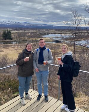 Emma Bones Instagram - En gjeng med raringer💚Island var helt topp🕺🏼🕺🏼🕺🏼🕺🏼🕺🏼🕺🏼🕺🏼🕺🏼 
And thanks to the wonderful people we met on Iceland!!!!!💚💚💚💚💚💚