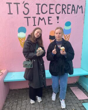 Emma Bones Instagram - En gjeng med raringer💚Island var helt topp🕺🏼🕺🏼🕺🏼🕺🏼🕺🏼🕺🏼🕺🏼🕺🏼 
And thanks to the wonderful people we met on Iceland!!!!!💚💚💚💚💚💚