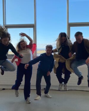 Emma Bones Instagram - En gjeng med raringer💚Island var helt topp🕺🏼🕺🏼🕺🏼🕺🏼🕺🏼🕺🏼🕺🏼🕺🏼 
And thanks to the wonderful people we met on Iceland!!!!!💚💚💚💚💚💚