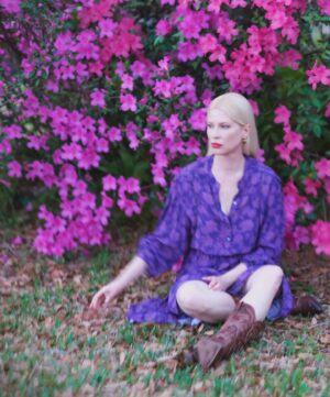 Emma Booth Instagram - Flower girl 🌸🌙..
.
.
.
.
#florida 📸 @timsabatinophoto