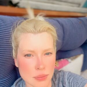 Emma Booth Instagram - Shout out to BIO MAGNETIC THERAPY and @kerrikasem who introduced me to it. She recently brought this healing method from LA over to Florida with @drmarieartega who helped heal Kerri of Lyme disease with it. If you are looking for an INCREDIBLE and highly effective way to heal the body this is a way that will greatly assist you. Go to @kerrikasem ‘s account and listen to the podcast she has on there. Anyone in Tampa Bay Area or clearwater you can do this therapy at @freemotionpt . Do check it out, you won’t regret it!!!
.
.
.
.
.
#biomagnetichealing #heal #bodyhealing