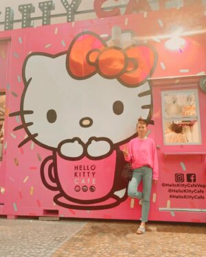 Emma Booth Instagram - Hello kitty 🐱 
.
.
.
.
.
.
#vegas