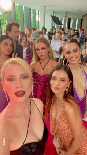 Emma Booth Instagram - These babes!! ❤️‍🔥… PAPER DOLLS @paramountplusau 
.
.
.
.
#paperdolls