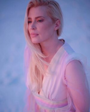 Emma Booth Instagram - Bringing in this year with intentions of love, good friendships that enhance my life-not take from it, people that truly celebrate me as much as I celebrate them, success in all areas of my art forms, the best health I’ve had in years, complete confidence in myself in all areas, spiritual expansion and abundance….. Sending this intention far and wide ✨🫶🏼💘
.
.
.
.
.
.
#2024herewego 📸 - @timsabatinophoto