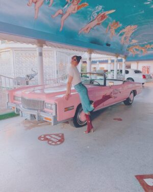 Emma Booth Instagram - I miss Vegas… 🥲🍒✨🎀❤️‍🔥🌙
.
.
.
.
.
#littlewhiteweddingchapel #vegas