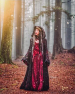 Emma Booth Instagram - Happy EARTH DAY 🌎 from Mother Nature herself!!!! 
.
.
.
.
.
#gothel #ouat #earthday