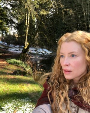 Emma Booth Instagram - Happy EARTH DAY 🌎 from Mother Nature herself!!!! 
.
.
.
.
.
#gothel #ouat #earthday