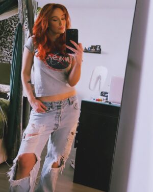 Emma Hunton Instagram - Shirt: courtesy of myself, age 10
Pants: courtesy of my mother, age 32 
🥲