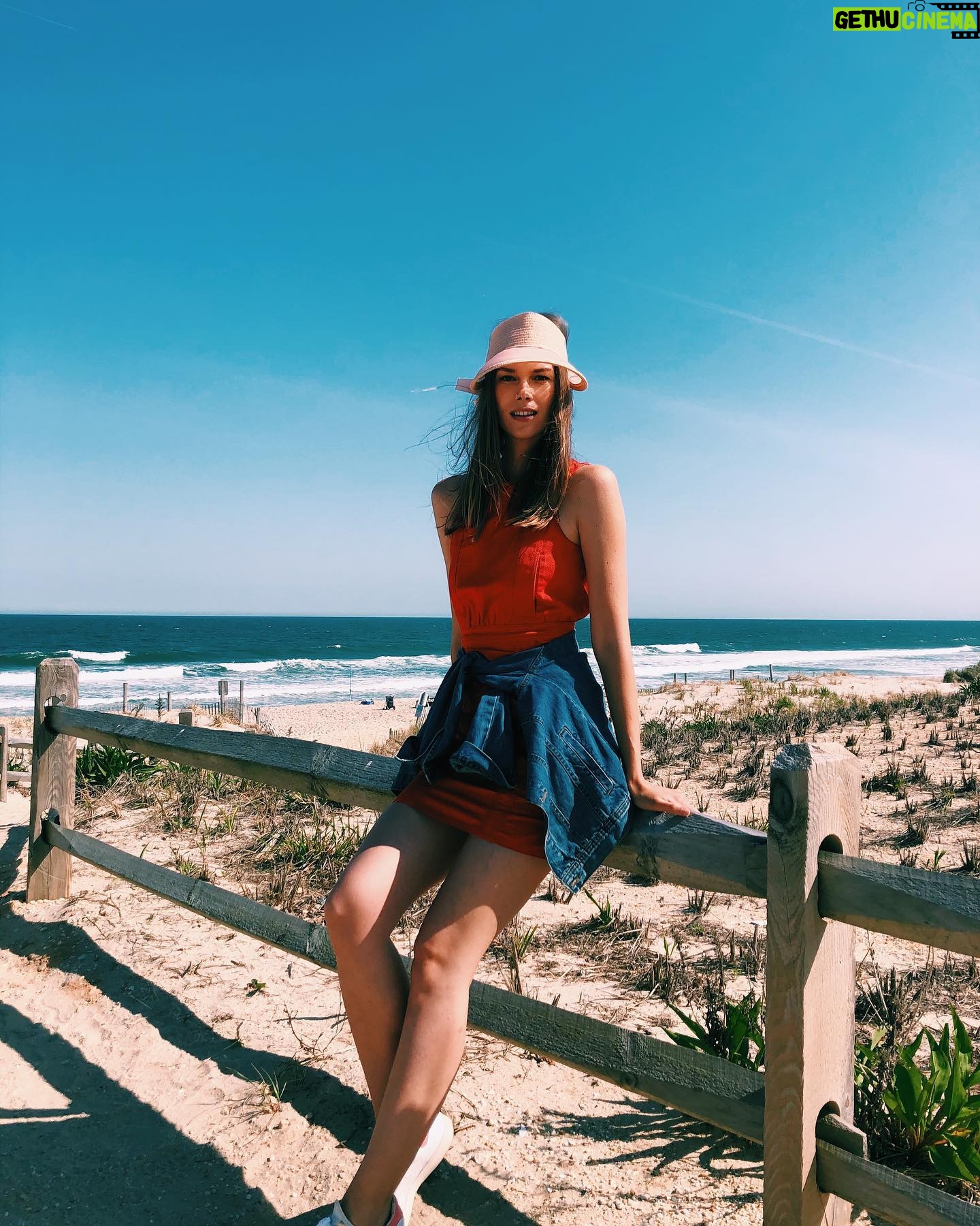Emma Ishta - 1.5K Likes - Yes, it’s a visor.
#theothersideof30 #hotgirlsummer